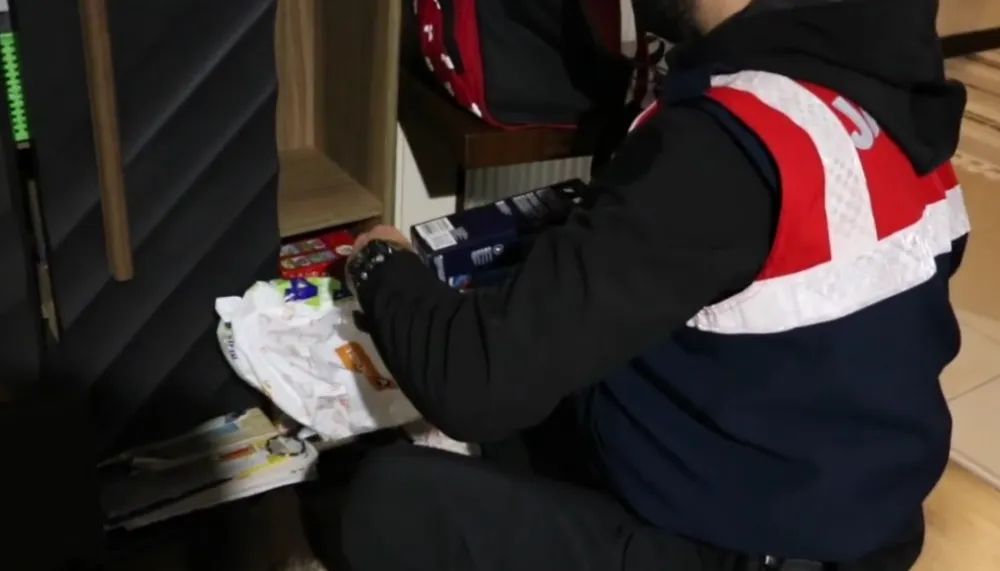 Mersin’de sosyal medya dolandırıcılarına jandarma baskını: 5 tutuklama