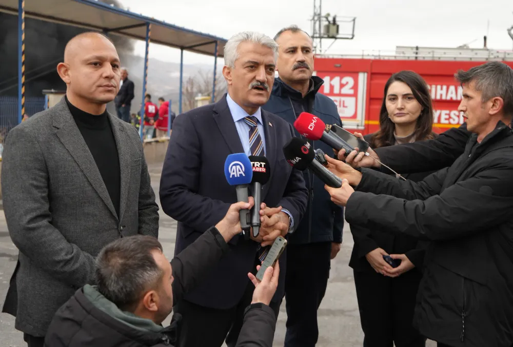 “Kırıkkale’de Fabrika Yangını Kontrol Altında, Söndürme Çalışmaları Sürüyor”