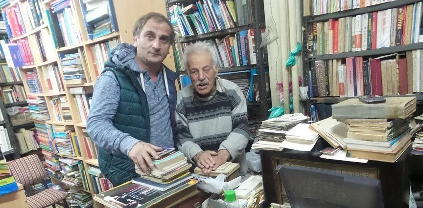 Trabzon’un Sahafı Erdoğan Gönüller Karanlık Dünyayı Aydınlatan Kitaplar