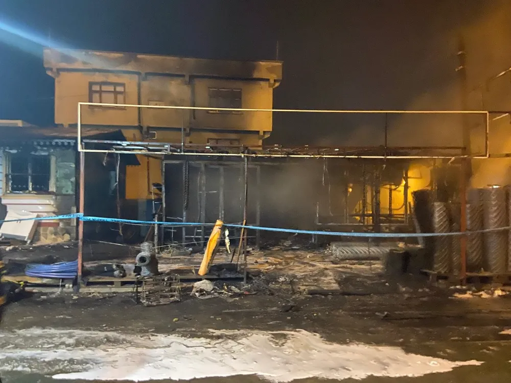 Diyarbakır’da Hırdavatçı Dükkânı Küle Döndü