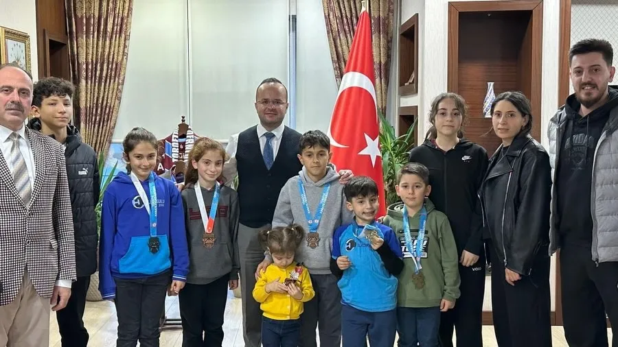 Karate Şampiyonlarından Kaymakam Arslantürk’e Ziyaret