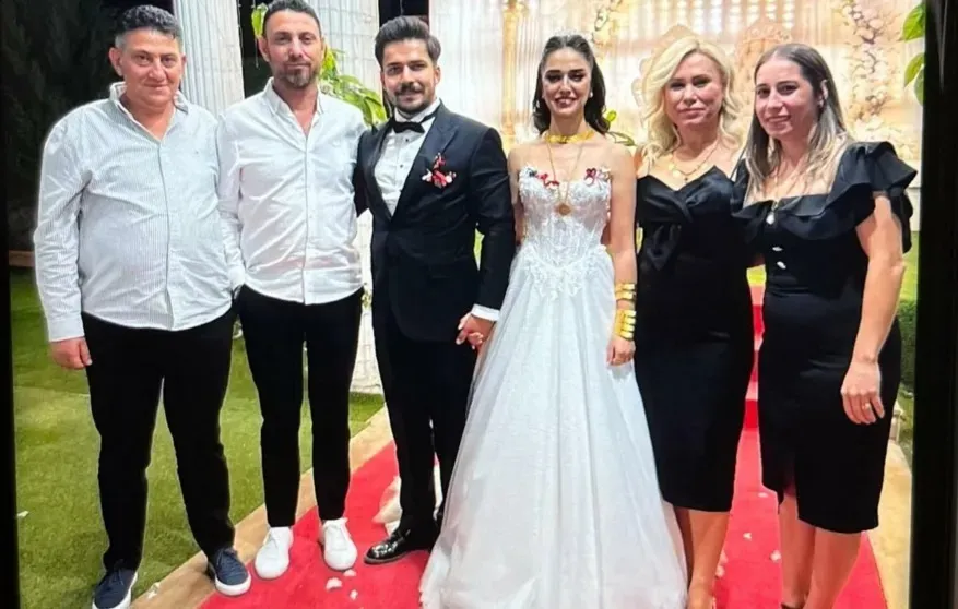 Rize Pazar hakimi, baktığı davanın sanıklarıyla düğününde poz vermiş!