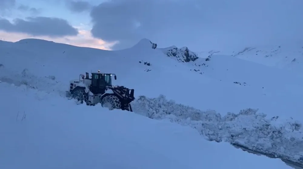 Şırnak’ta Kar Esareti: 1 Metreyi Aşan Karla Mücadele Sürüyor