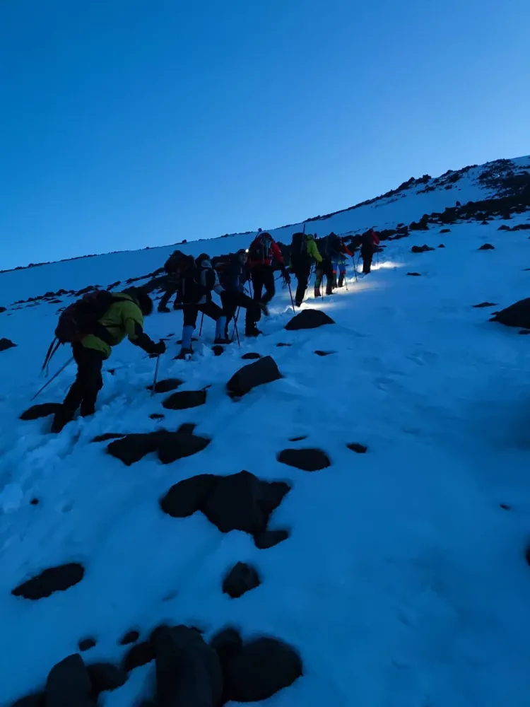 Ağrı Dağı’nda Yoğun Kar Yağışına Rağmen Zirve Tırmanışı Başladı