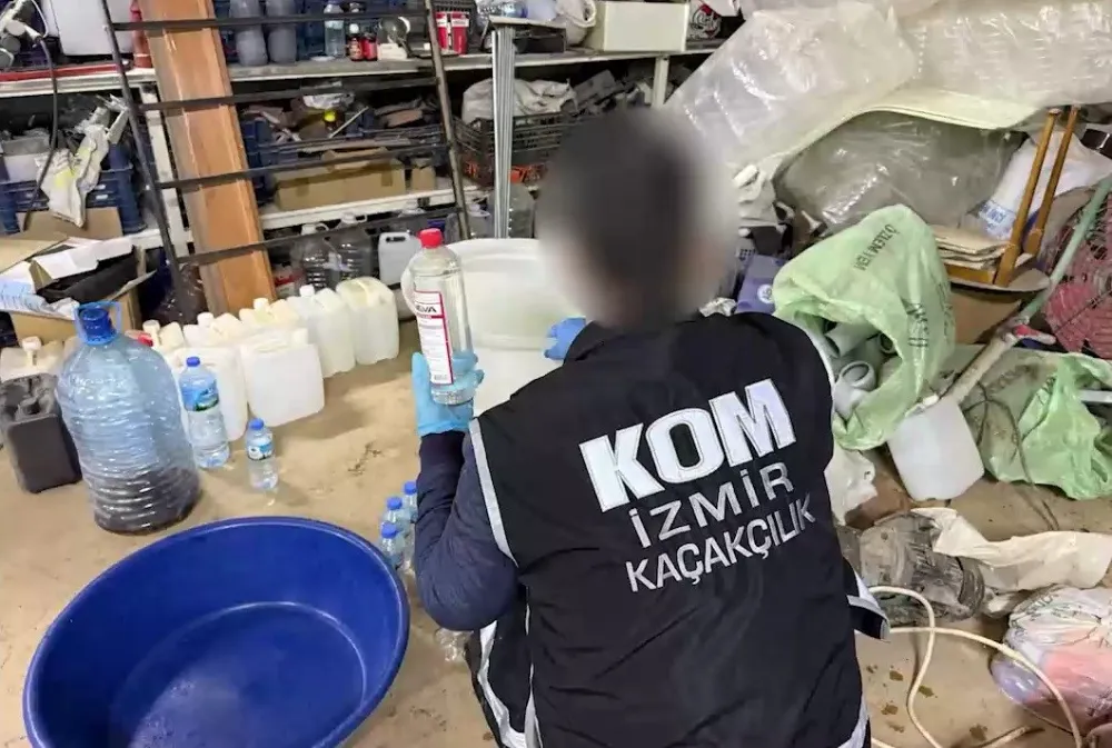 İzmir’de Yılbaşı Öncesi Sahte İçki Operasyonları: 86 Şüpheli Yakalandı