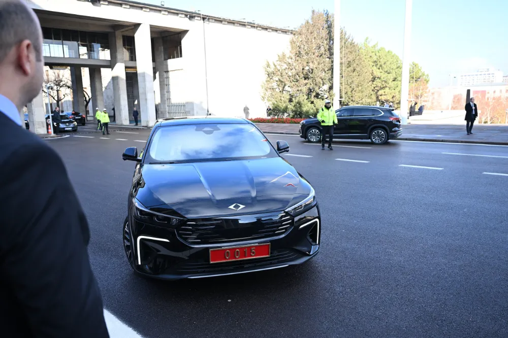 Bakan Kacır, TBMM’ye Togg T10F ile katıldı