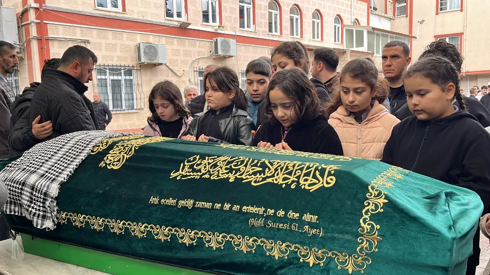 “Kocaeli’de Servis Minibüsü Kazasında Ölen 10 Yaşındaki Miraç Gözyaşlarıyla Defnedildi”