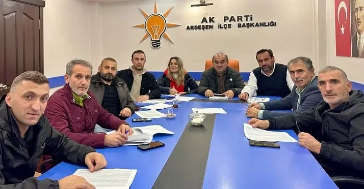 AK Parti Ardeşen İlçe Teşkilatı Haftalık Olağan Toplantısını Gerçekleştirdi