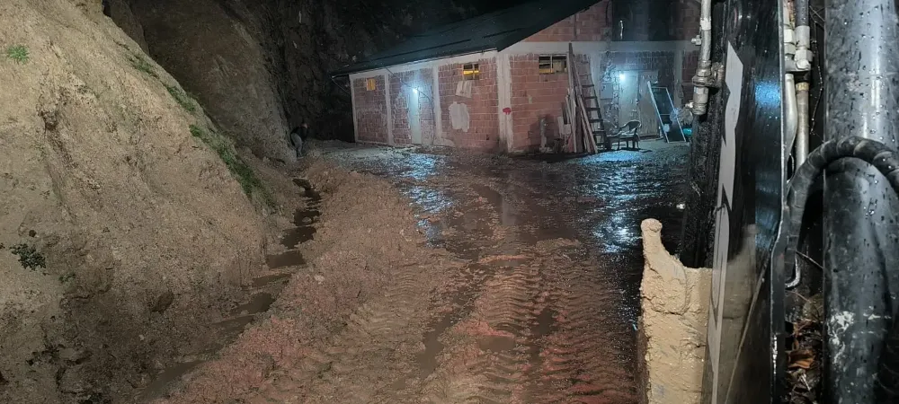 Arsin’de Yağış Alarmı! Toprak Kayması ve Taşkınlar Hayatı Olumsuz Etkiledi