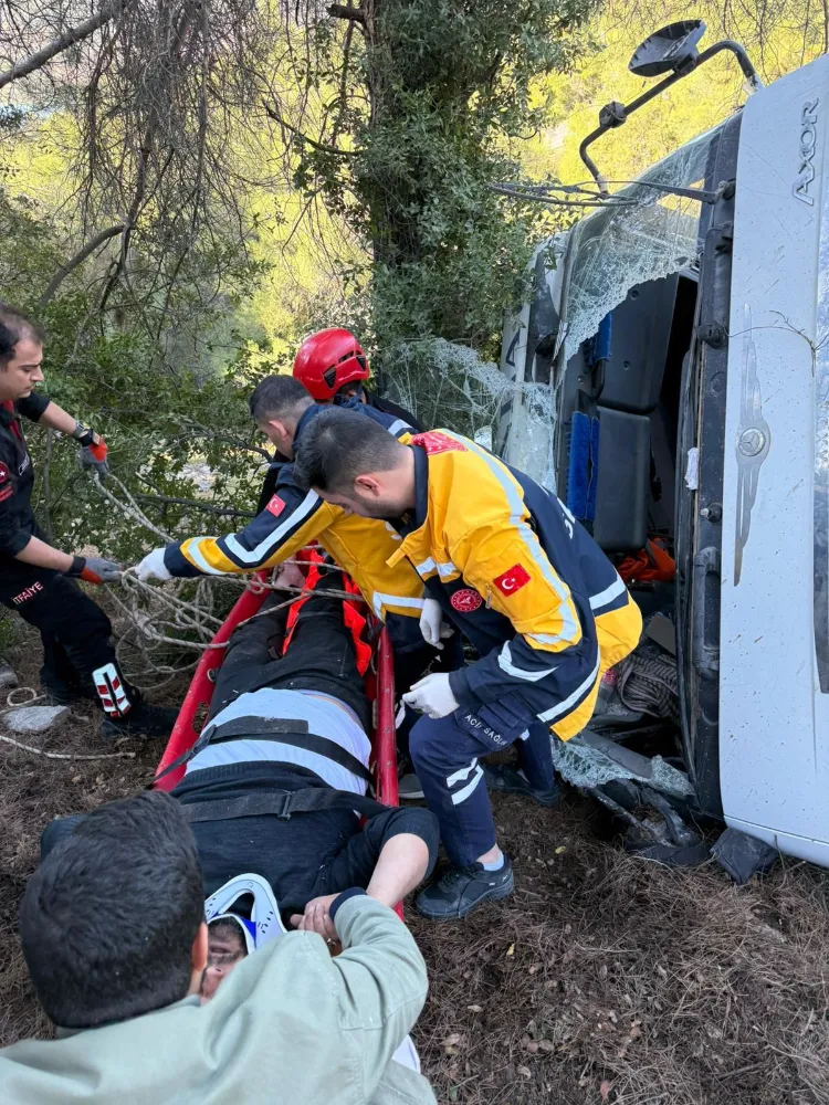 Kahramanmaraş’ta Kamyon Uçuruma Yuvarlandı: Sürücü Kurtarıldı