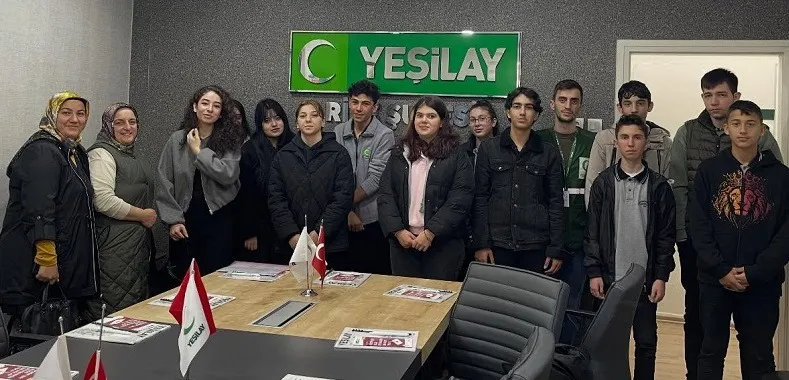 Âdem Özdemir Anadolu Lisesi Öğrencilerinden Yeşilay Rize Şubesi’ne Ziyaret
