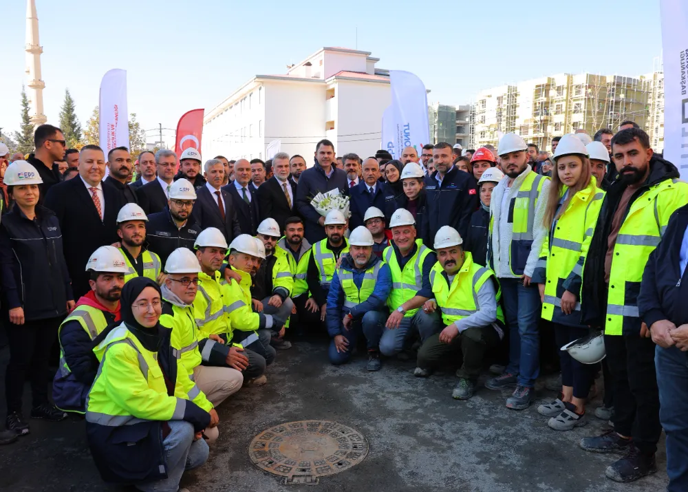 Bakan Kurum: “Deprem konutlarında son tuğlalar ve çiviler artık yerinde”