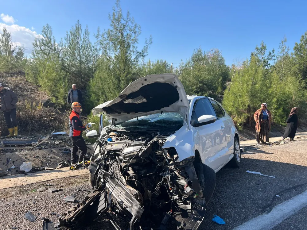Kilis-Hatay yolunda feci çarpışma: 5’i ağır 6 yaralı