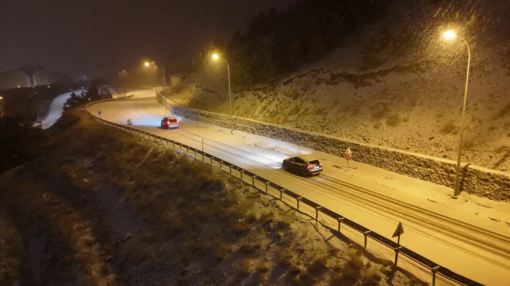 Palandöken Karla Beyaz Örtüsüne Büründü
