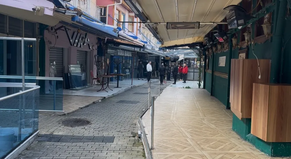 Tarihi Arap Şükrü Sokağı’nda Tente ve Cam Bölme Krizi