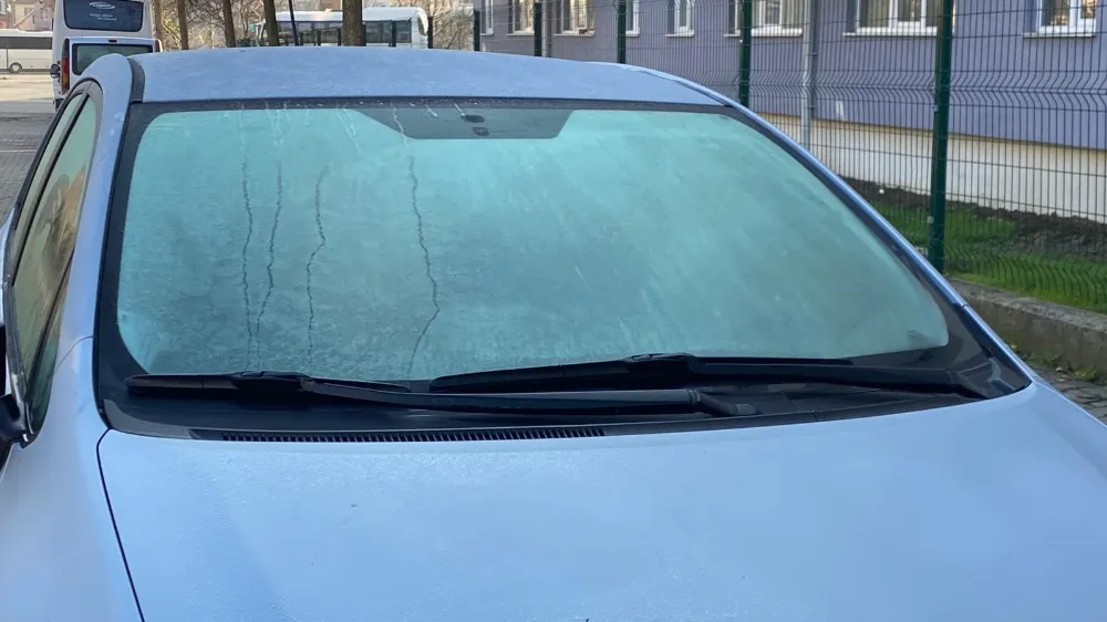 Bolu’da Sıcaklık Düşüşüyle Araç Camları Buz Tuttu