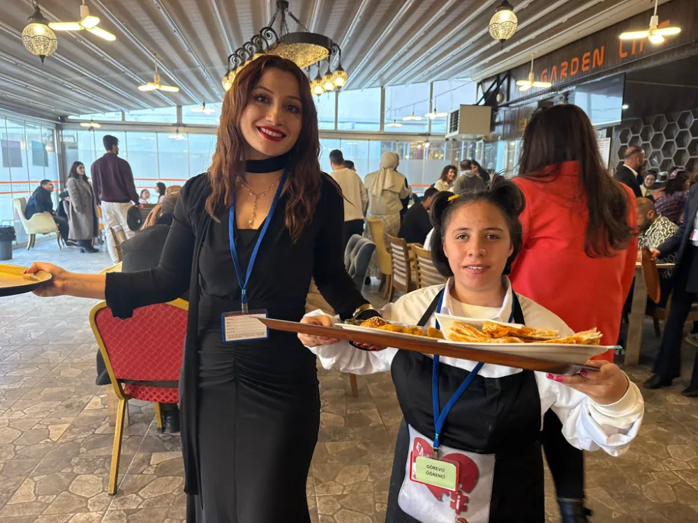 Iğdır’da özel gereksinimli öğrenciler bir günlüğüne kafe işletti