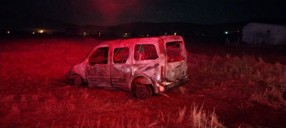 Garajdaki araç alev aldı, evde yangın paniği yaşandı