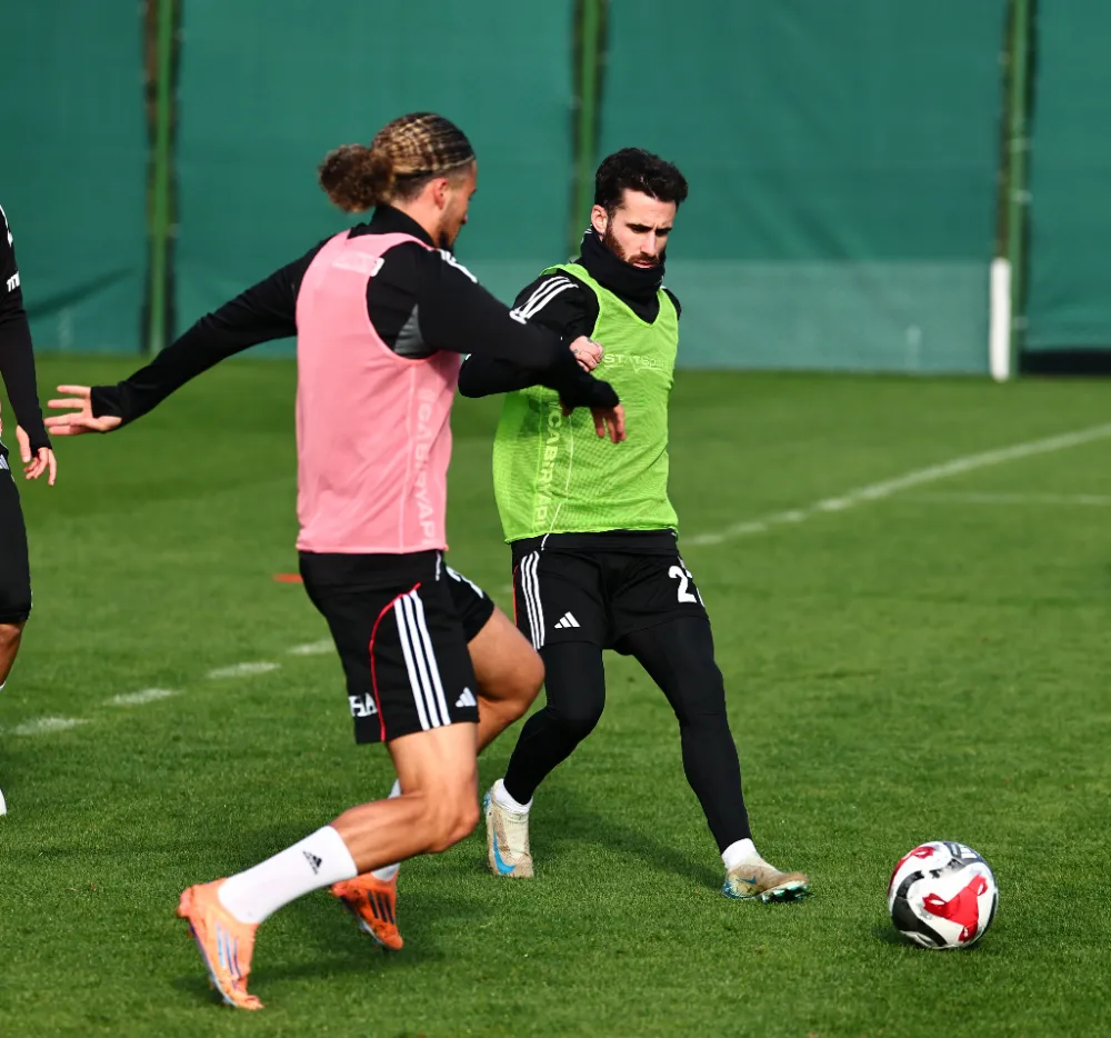 Beşiktaş’ta Rafa Silva takımla antrenmana çıktı