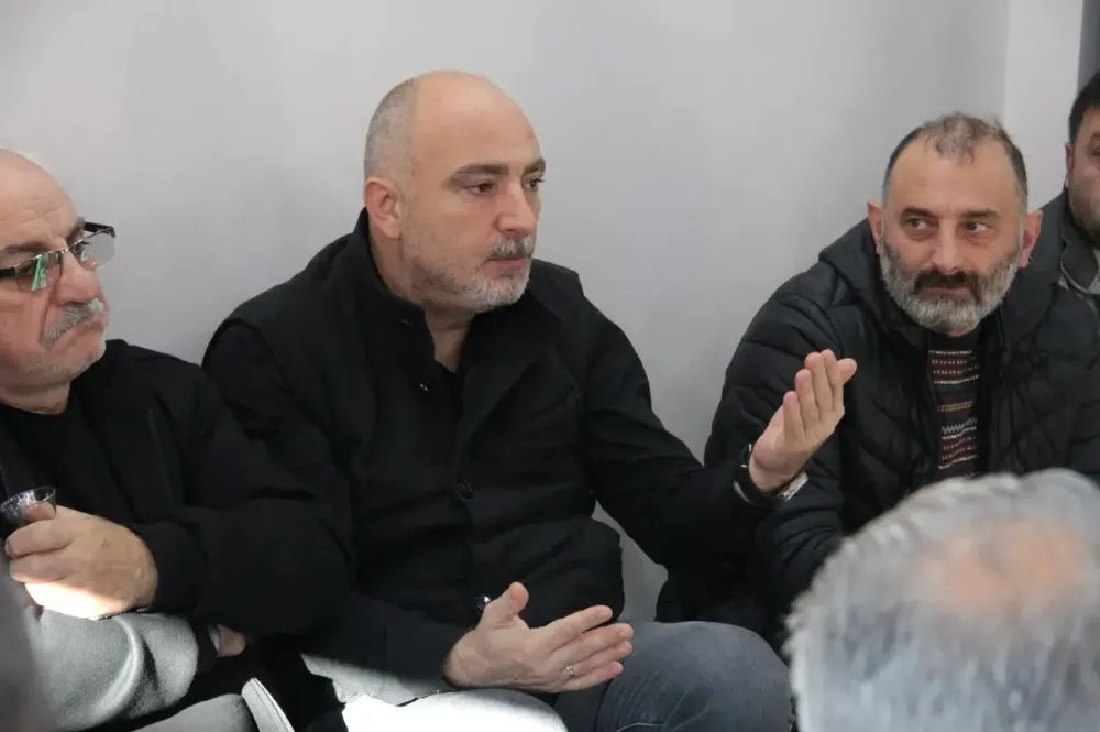 Hopa Belediyesi Esnafla Buluştu: Kars Caddesi’ndeki Sorunlara Yerinde Çözüm Aranıyor