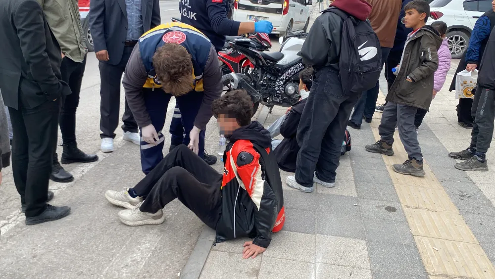 Aksaray’da Liseli Öğrencilerin Motosiklet Kazası: 3 Yaralı