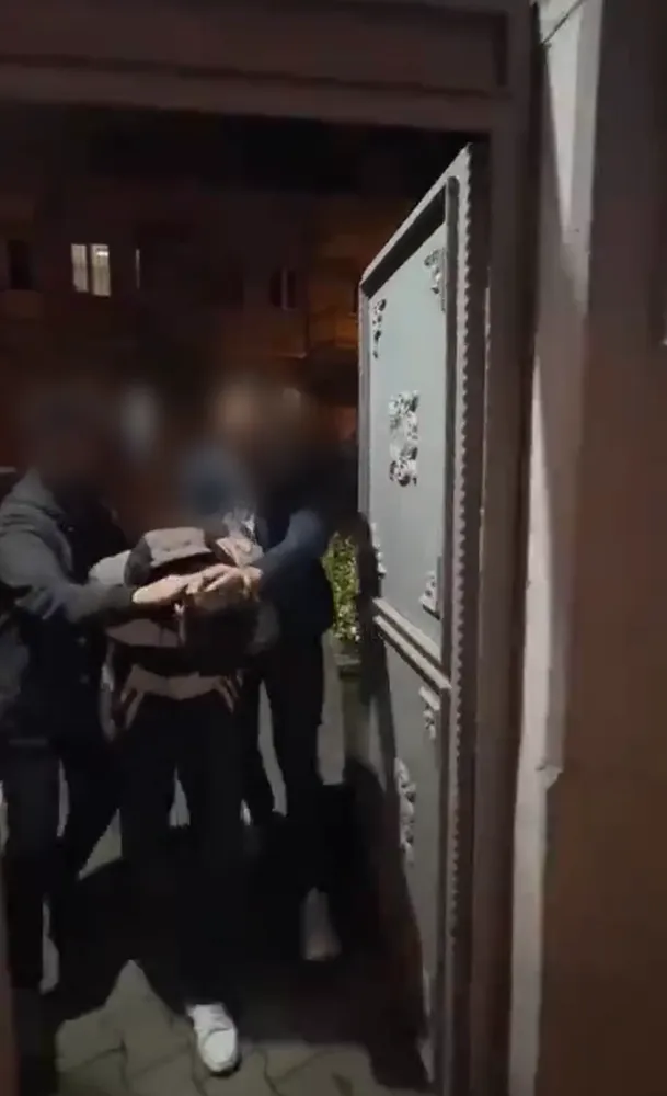 “Bursa’da Hırsızlık Şüphelisinin Üzerinden 1,3 Kilo Uyuşturucu Ele Geçirildi”