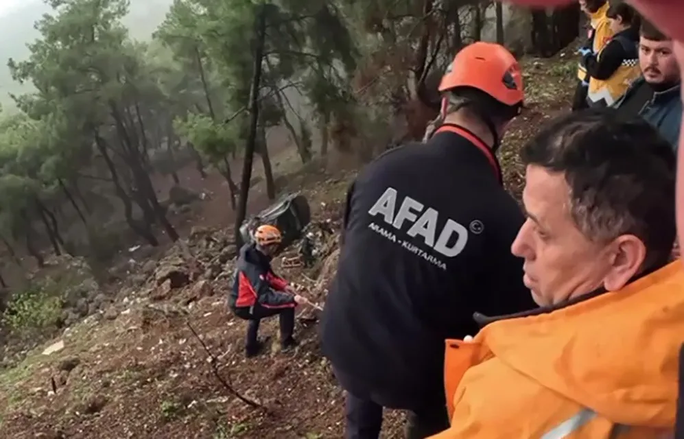 Antalya’da Uçuruma Yuvarlanan Sürücü AFAD ve İtfaiye Tarafından Kurtarıldı
