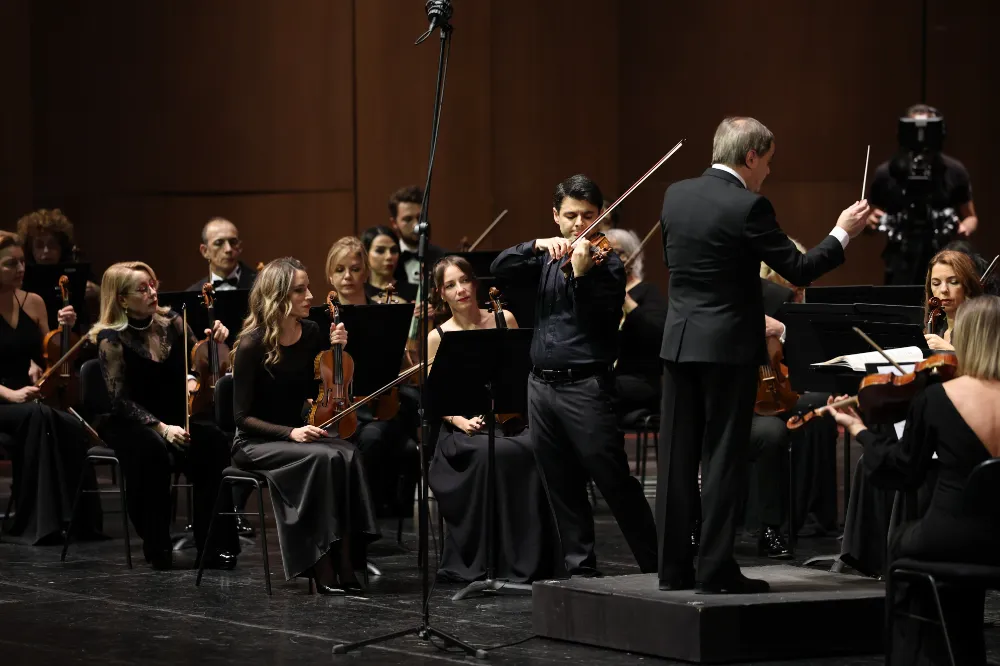 İDSO, Aralık Ayının İlk Konserinde Robert Lakatos’u Ağırladı