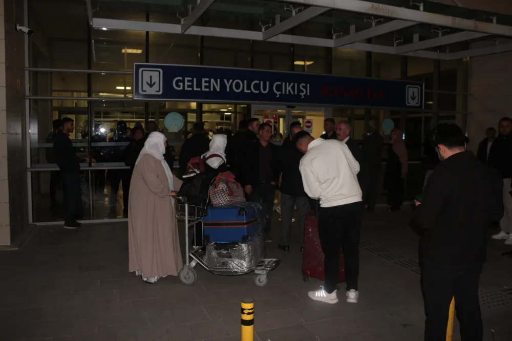 Şırnak’a Medine’den İlk Direkt Dönüş: Umre Yolcuları Tarihi Uçuşla Memlekete Kavuştu