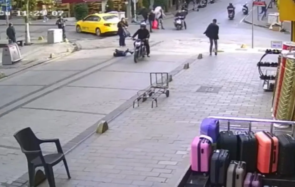 Fatih’te Kaçan Motosiklet Çocuğa Çarptı