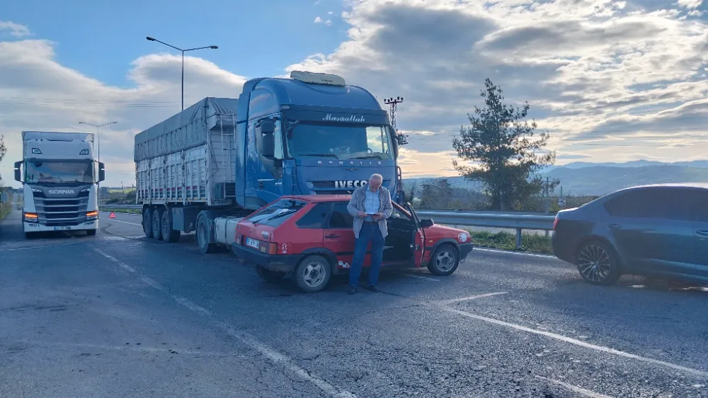 Samsun-Sinop Yolunda Dehşet Anları: Tır Otomobili Metrelerce Sürükledi