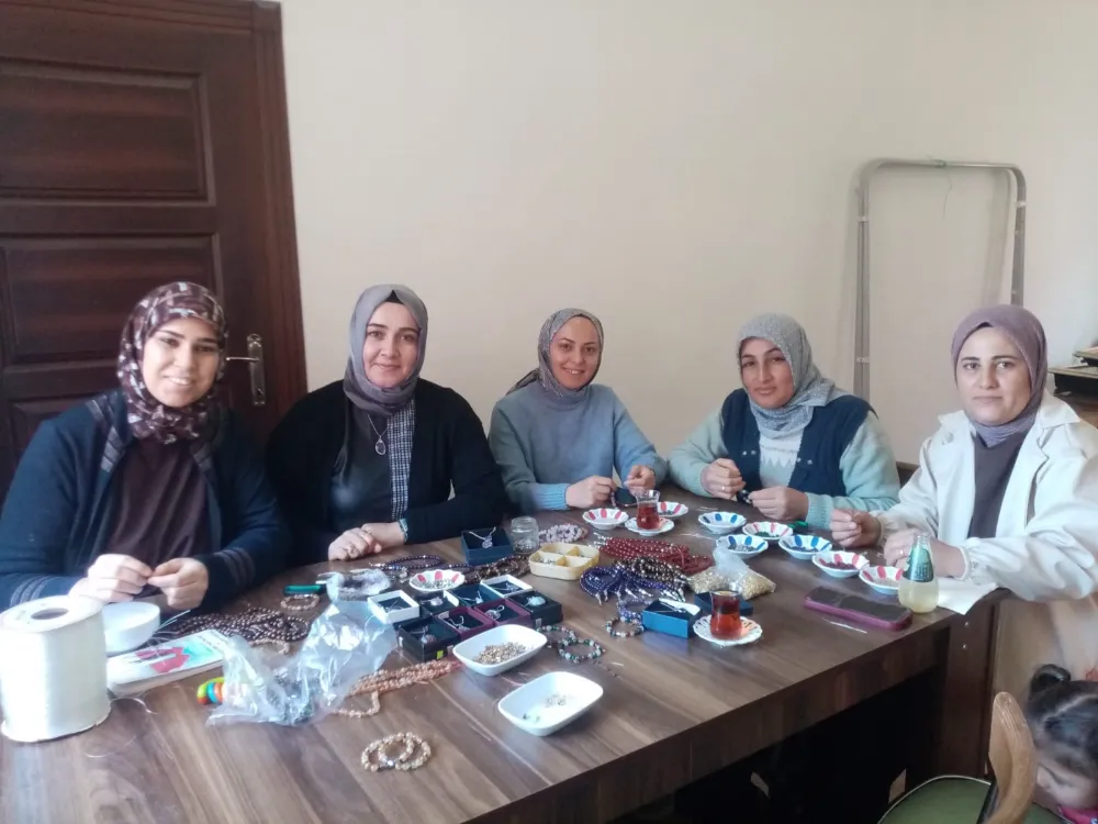 Aydıncık’ın Kadınları Taşı Sanata Dönüştürüyor: Ekonomi Canlanıyor, Yozgat Tanıtılıyor