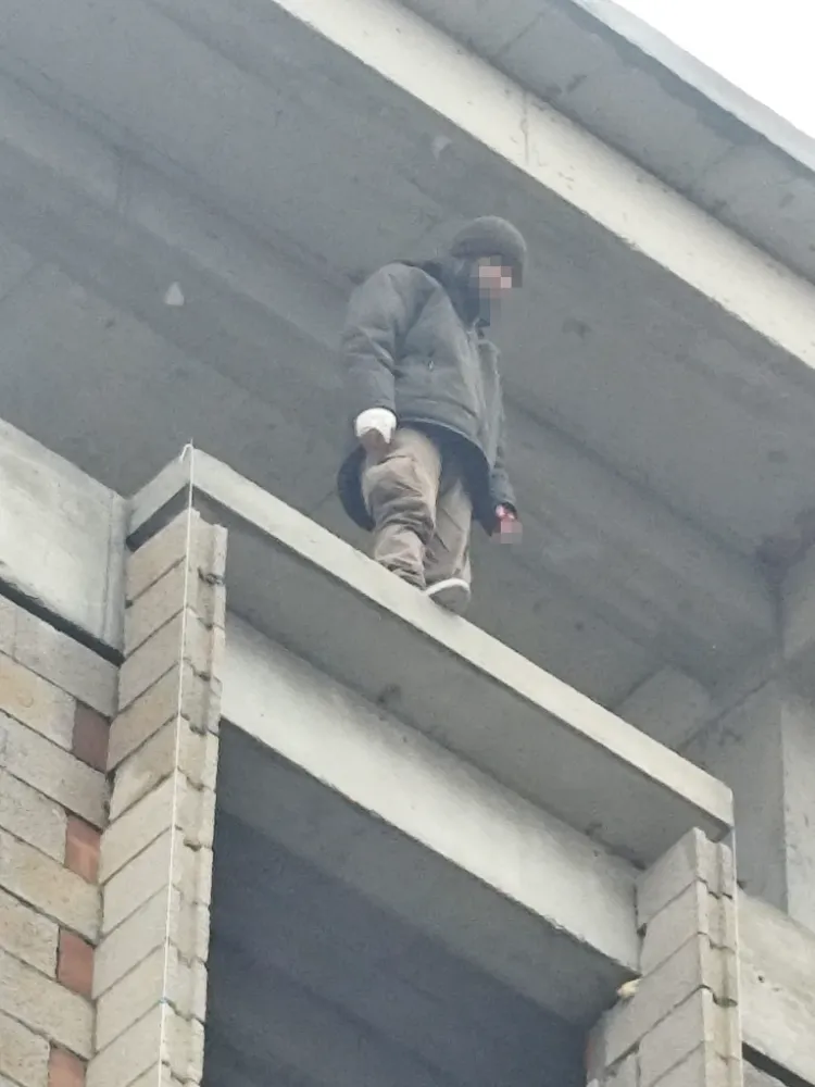 Horasan’da İntihar Girişimi: Polisler Son Anda Müdahale Etti