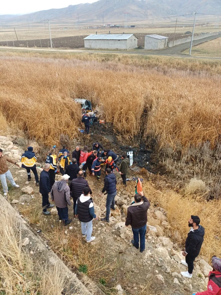 Van’da Araç Bataklığa Uçtu: 5 Kişi Yaralandı