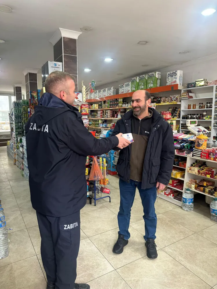 Yomra Belediyesinden Berat Kandilinde Esnaf ve Vatandaşlara Simit İkramı