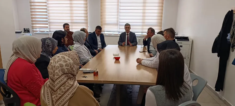 Bayburt İl Milli Eğitim Müdürü Ömer Faruk Kahraman, Demirözü İlkokulunu Ziyaret Etti