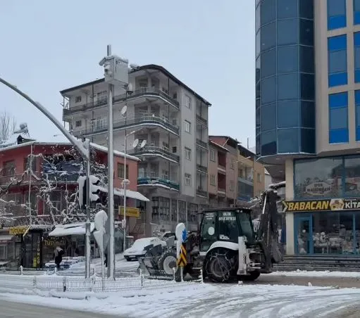 Oltu Belediyesinde Karla Mücadele Çalışmaları Aralıksız Sürüyor