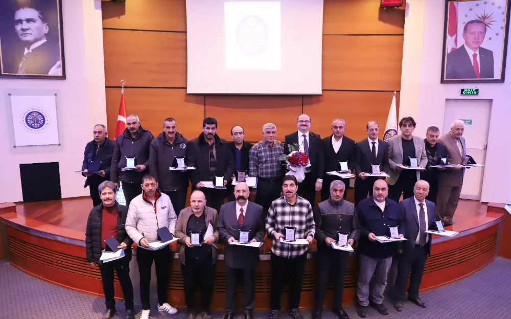 Atatürk Üniversitesinden Emekli Personeline Vefa Kurumsal Hizmet Ödülleri Takdim Edildi