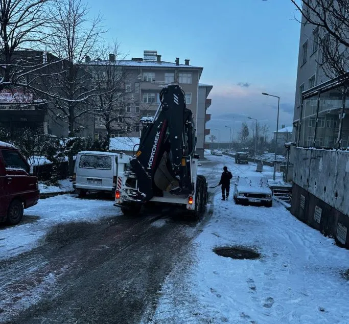 Ekiplerden Sabah Mesaisi: Yollar Güvenli Hale Geliyor