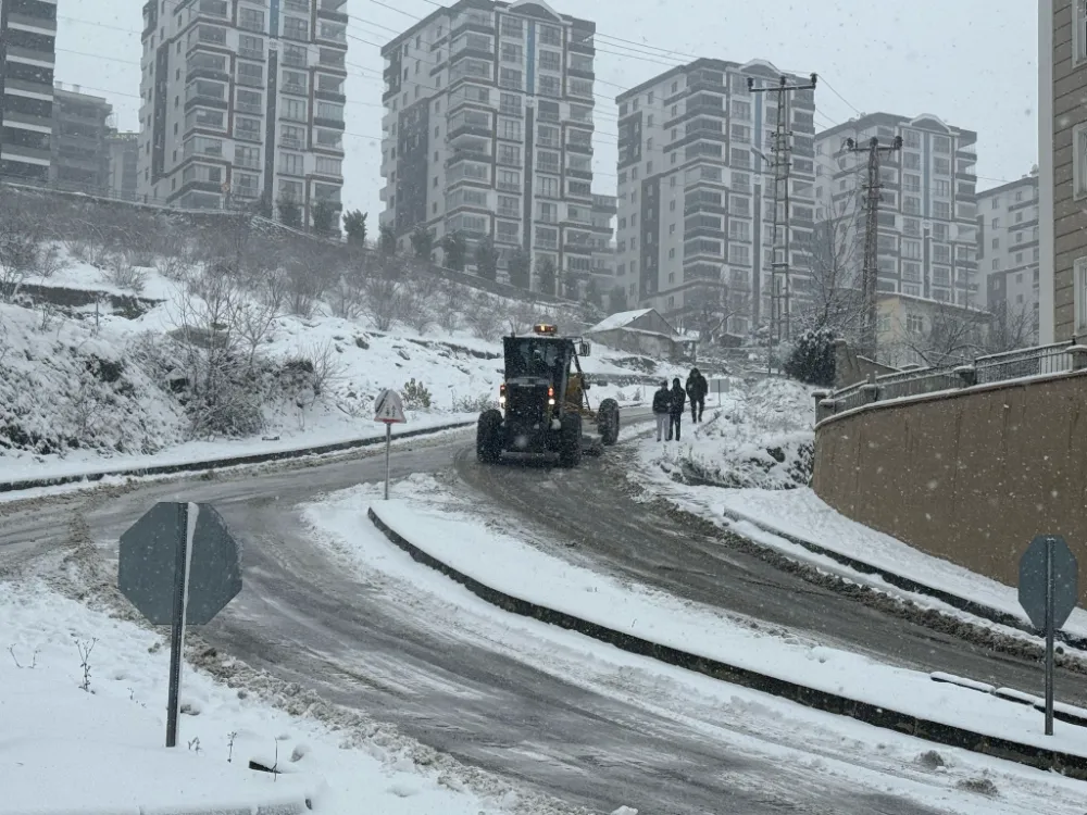 TRABZON BÜYÜKŞEHİR KARLA MÜCADELEYİ ARALIKSIZ SÜRDÜRÜYOR