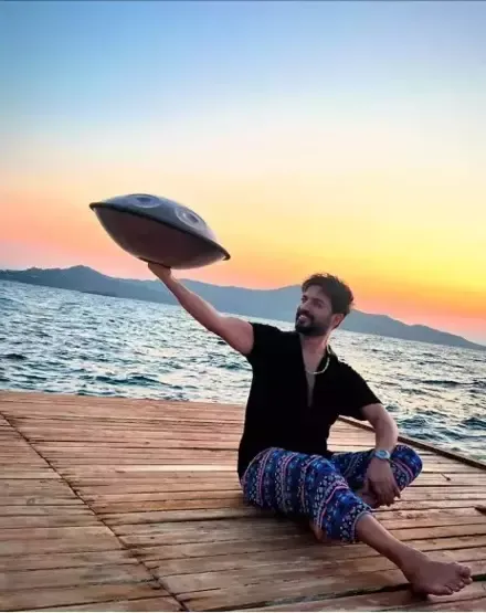 Yusuf Güney, Andromedalı Sevgilisiyle Aşkını Sosyal Medyada Duyurdu!