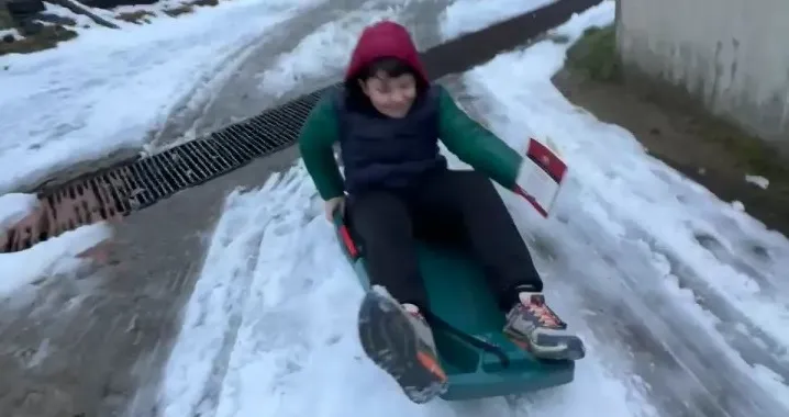 Minik Aras’tan Vali Amcasına Videolu Şiir Sürprizi