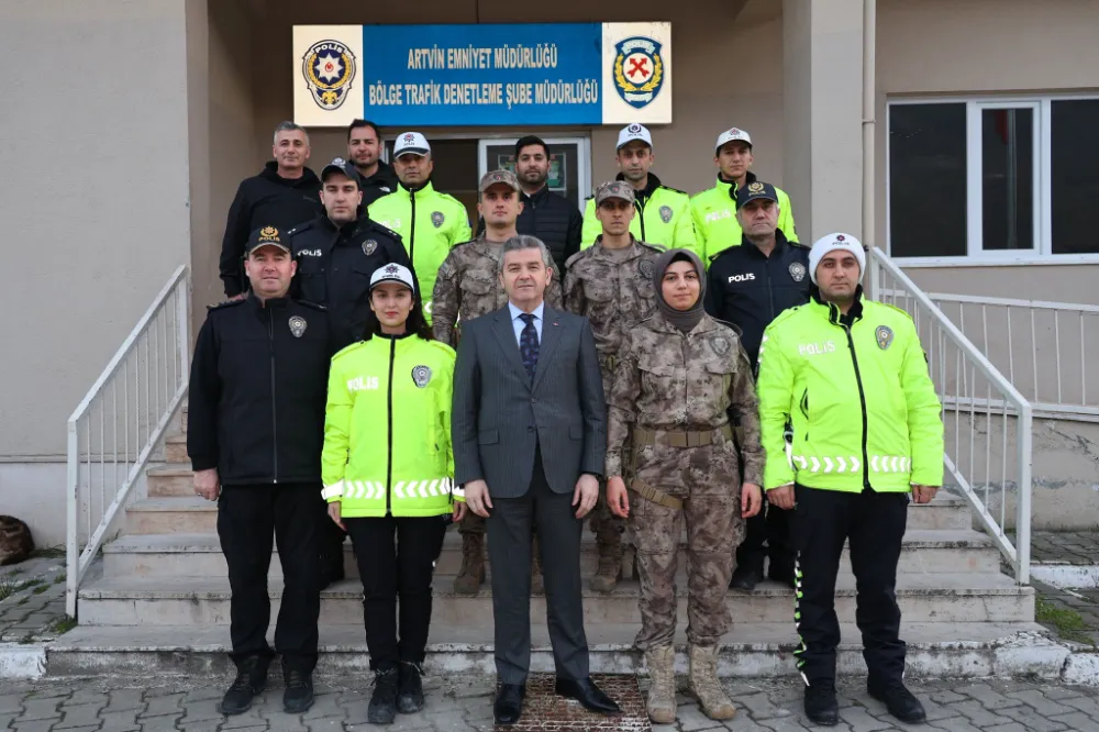 Artvin Valisi Dr. Turan Ergün,Trafik Polisleriyle İftarda Buluştu