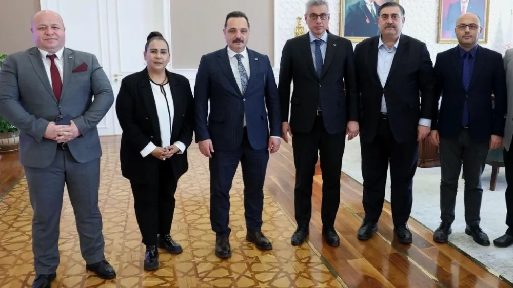 Rizeli Başkan ve Heyet, Rizeli Sağlık Bakanını Ziyaret Etti