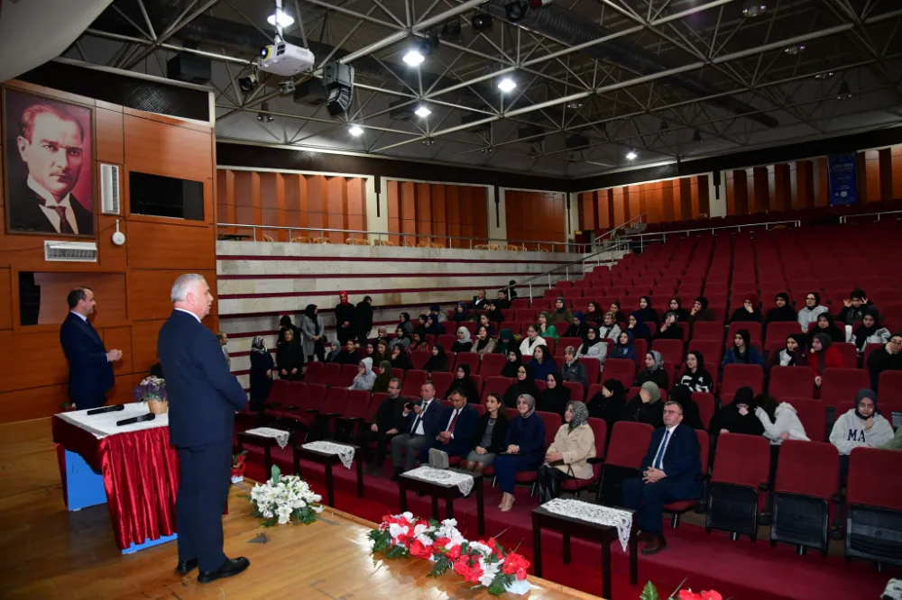 Trabzon Valisi Aziz Yıldırım,Öğrencilerle İftarda Konuşalım Programında Buluştu