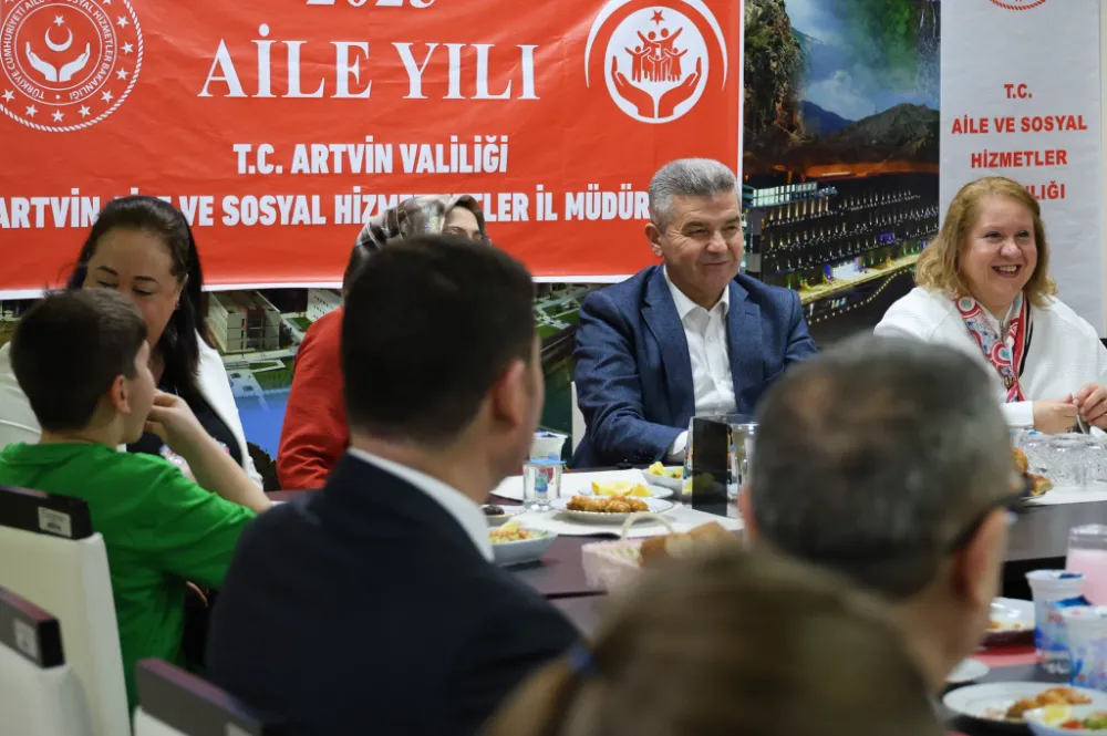Artvin Valiliği’nden Ramazan’ın 15. Gününde Anlamlı İftar: Yetim Gülerse, Dünya Güler