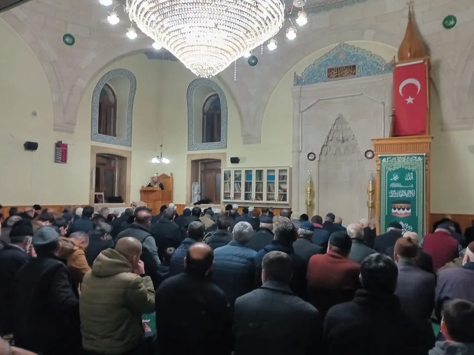 Oltu’da Teravih Namazına Yoğun İlgi: Camiler Doldu Taştı