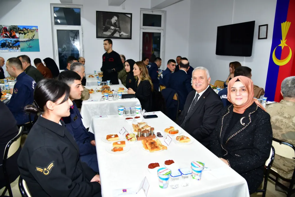 Trabzon Valisi Aziz Yıldırım,Jandarma Personeliyle İftar Sofrasında Buluştu