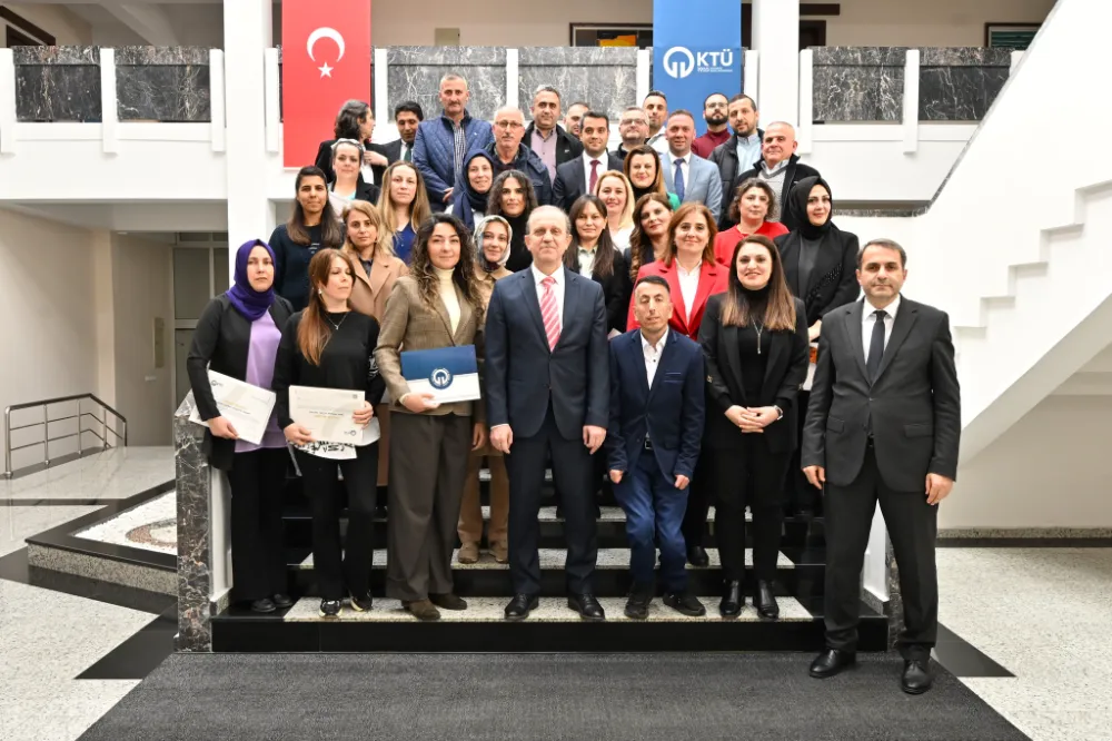Karadeniz Teknik Üniversitesinde İdari Personelin Kariyer Gelişim Başarıları Törenle Ödüllendirildi