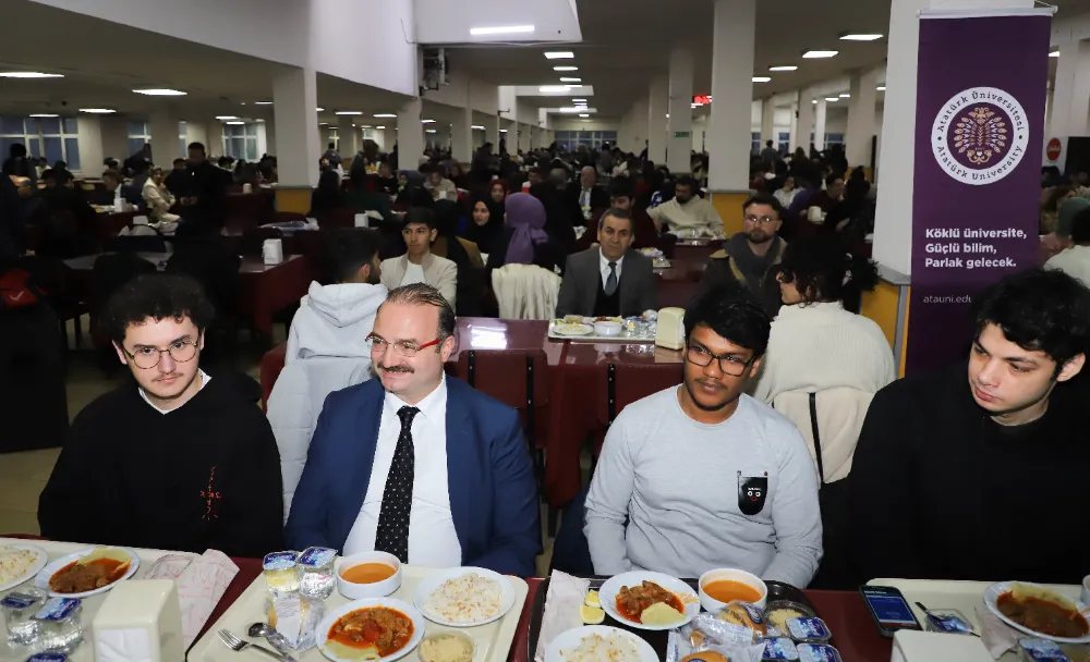 Atatürk Üniversitesi Rektörü Hacımüftüoğlu,Ramazan Coşkusunu Öğrencilerle Birlikte Yaşadı